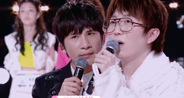 黄子韬发飙骂哭训练生,谁留意毛不易的做法?救场太及时了