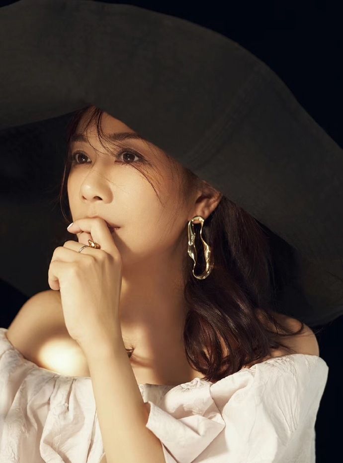 陈松伶参加《乘风破浪》,张铎为爱妻打call笑侃活着回来