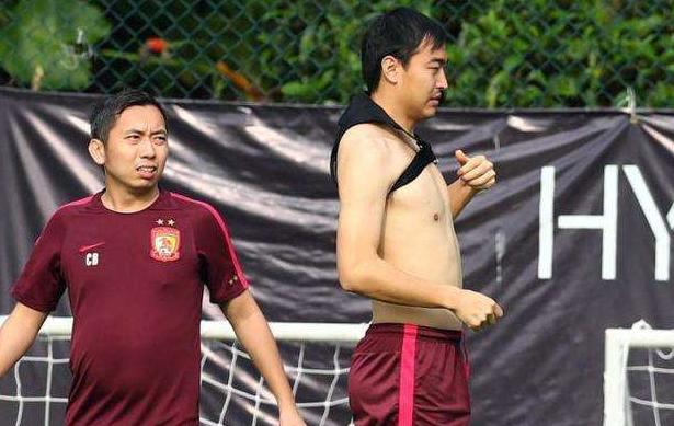 场上担任重要角色,场外又迎娶美女做老婆|王永珀|白斩鸡|老婆_新浪