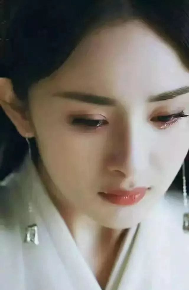 杨幂因女儿小糯米一张照片大哭经纪人从未见她哭那么凶