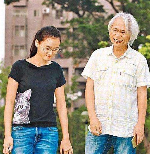 也就是这样,才让李坤城对这个年轻的女孩有了不一样的感觉.