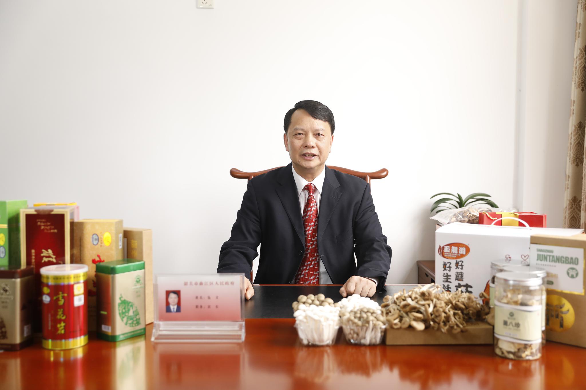 助农直播曲江区区长伍文为农民带货