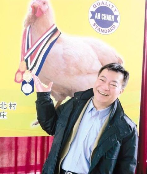 后来廖伟雄在44岁的时候选择退出娱乐圈,去广东罗定种田,还开了养鸡场