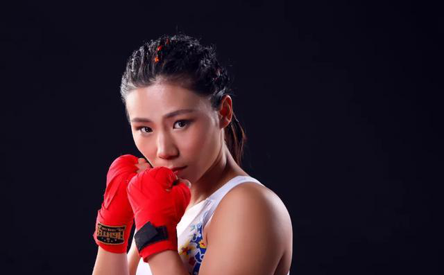 她被誉为中国最美女拳王,颜值实力并存,长相清纯酷似潘晓婷
