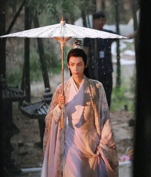 皓衣行罗云熙高清剧透照公开眼神坚定