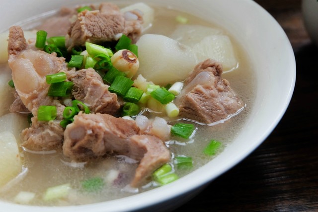 中午炖了一锅排骨山药汤,多加四味食材,汤浓可口更美味,真香