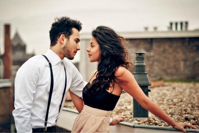 确认过眼神,那是对的人,"一见钟情"指数爆棚的星座男女