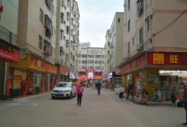 深圳大水坑村,300块的单间也住不满,本地房东:二手房东被辞了