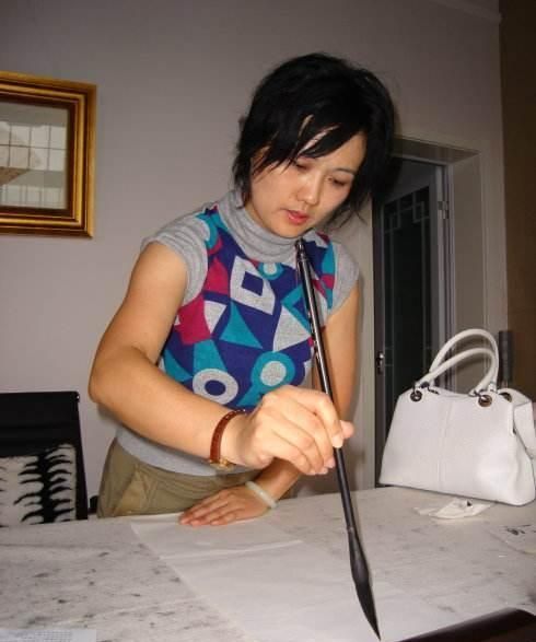 胡秋萍的草书刚猛有韧性,出于女子腕下,巾帼不让须眉