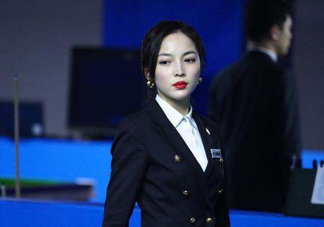 台球裁判王钟瑶近况曾坦言不想开直播如今同框赵本山很大腕