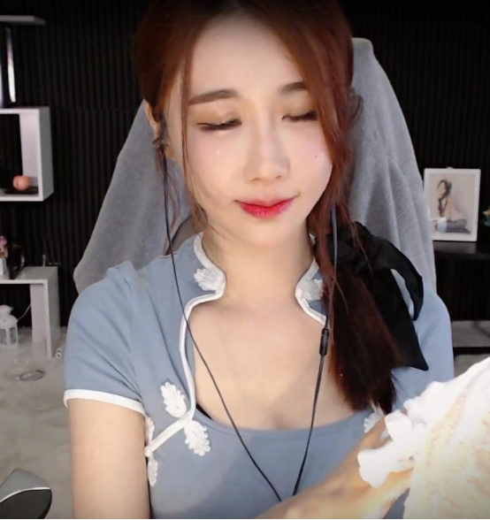 轩子巨2兔人气被锁:就算不给钱也要播下去|虎牙|合约|直播间_新浪新闻