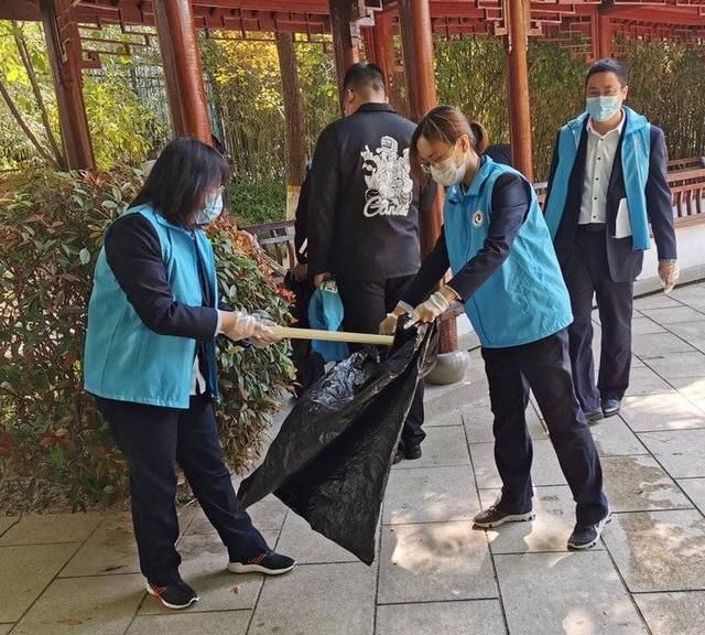 新华保险山东分公司志愿者在公益服务中度过五四青年节