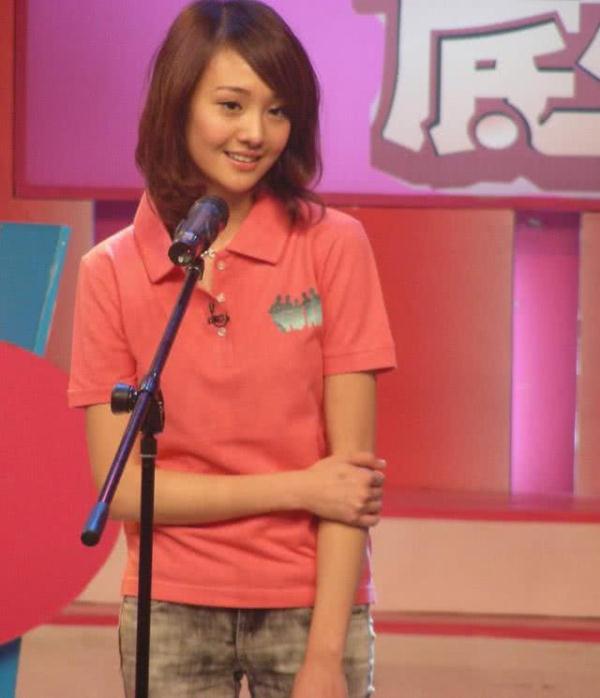 郑爽18岁出道照曝光看清模样后整容可惜了