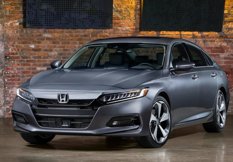 中级车销量王者！迈腾雅阁凯美瑞三剑客你选谁！