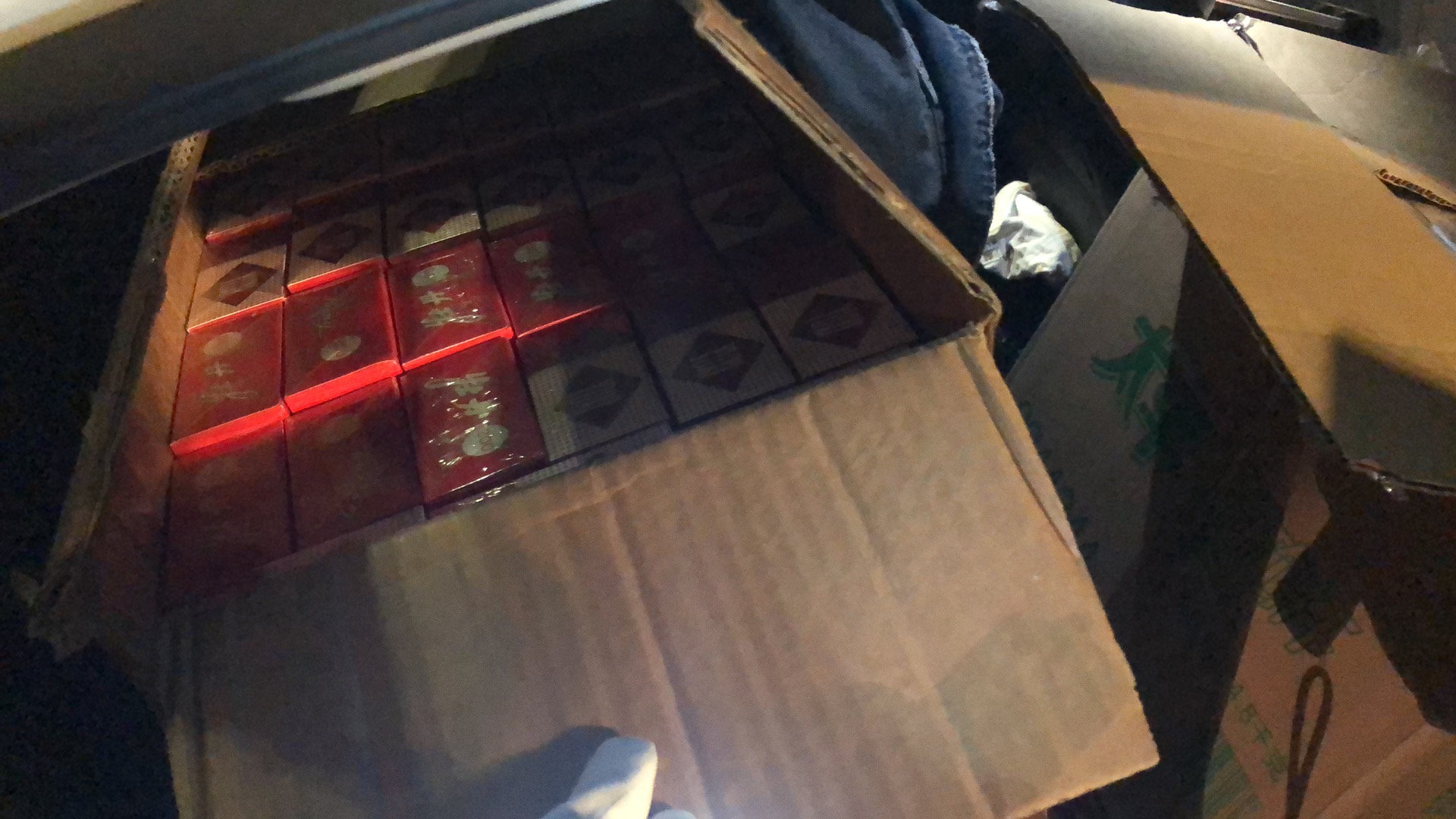 车里带了几箱香烟 居然要罚款好几千