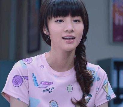 由于夫妻俩的低调,去年热播的《猎场》,章龄之饰演的贾衣玫,给观众留