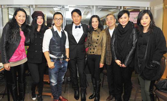 黎明的幸福家庭照,人生如戏,最好的归宿原来是对的时间相互成全