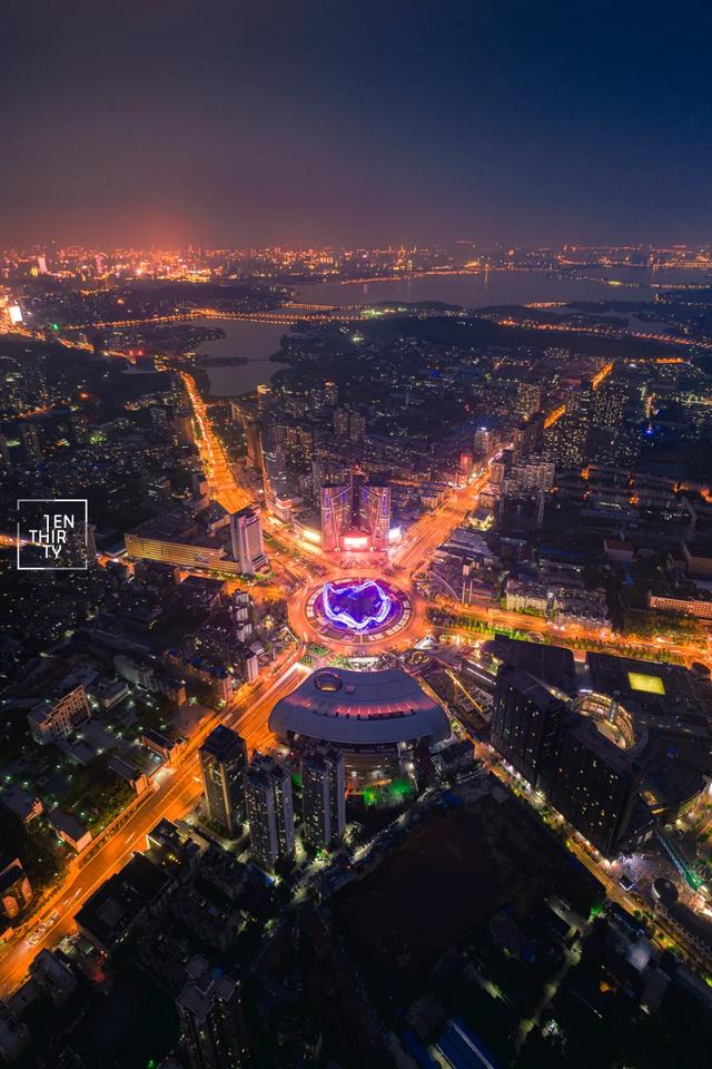 武汉在全国人民的帮助下挺过了一场浩劫现在已进入崭新的2020年有很多