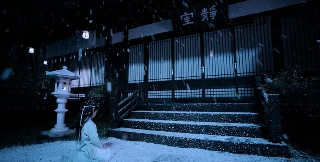 之后他每月依旧去静室门外等待母亲给他开门,尽管每