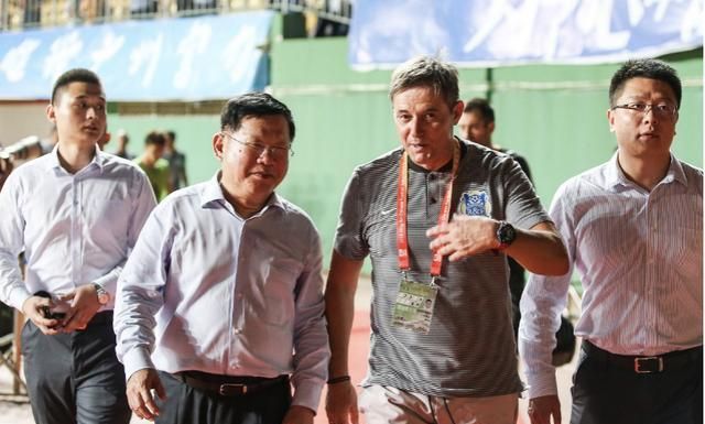 解读陈戌源白岩松对话:中超或分ab组,职业联盟将成立