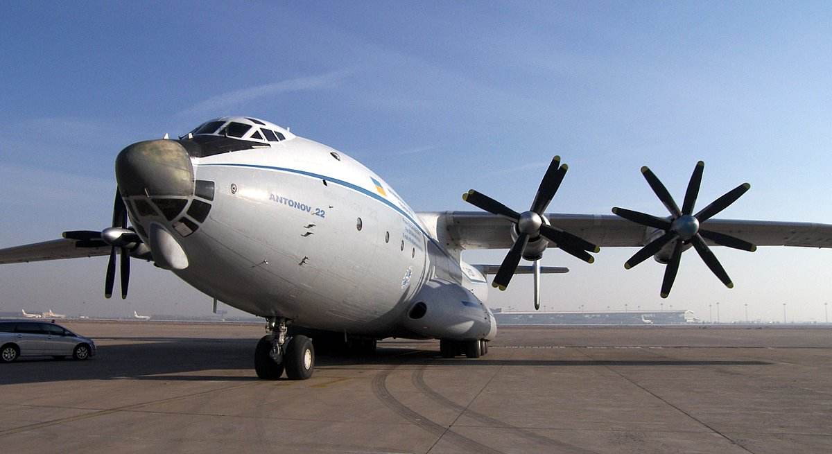 开启看飞机模式,俄军空中"怪物",世界最大运输机安22来了!