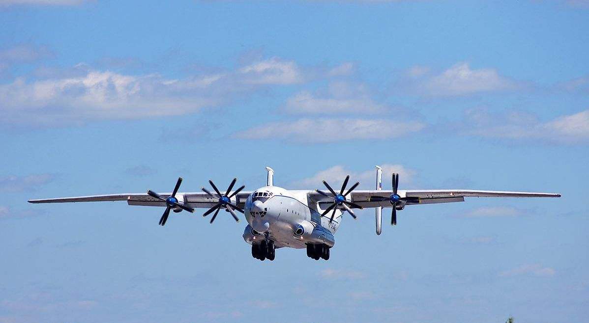 开启看飞机模式,俄军空中"怪物",世界最大运输机安22来了!