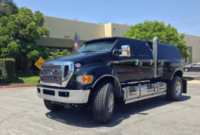 福特巨无霸现身北京40l油耗不够看车友看后不敢