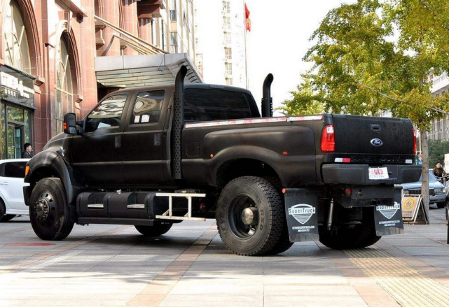 福特巨无霸现身北京40l油耗不够看车友看后不敢