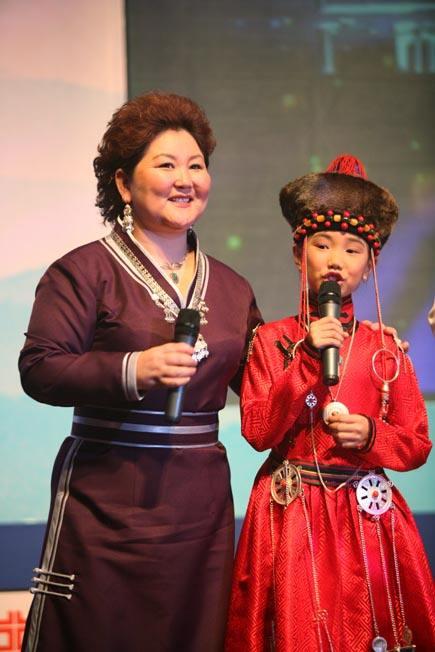 还记得《吉祥三宝》的小女孩吗?如今长大了,身材火辣似网红