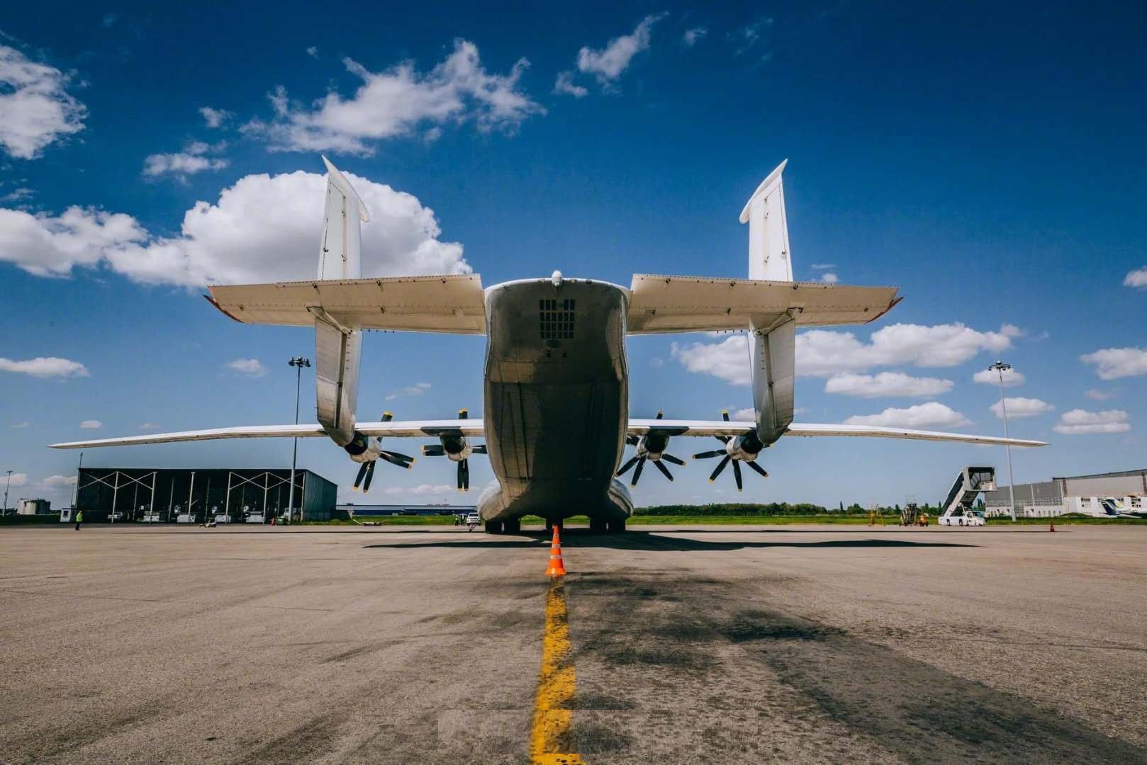 开启看飞机模式,俄军空中"怪物",世界最大运输机安22来了!