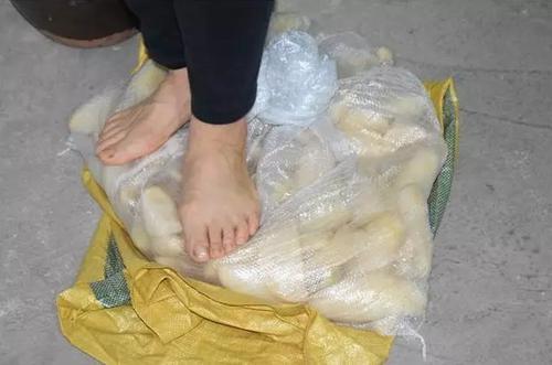 这几种用脚"踩"出来的食物,好多人经常吃,你吃过哪几种呢?