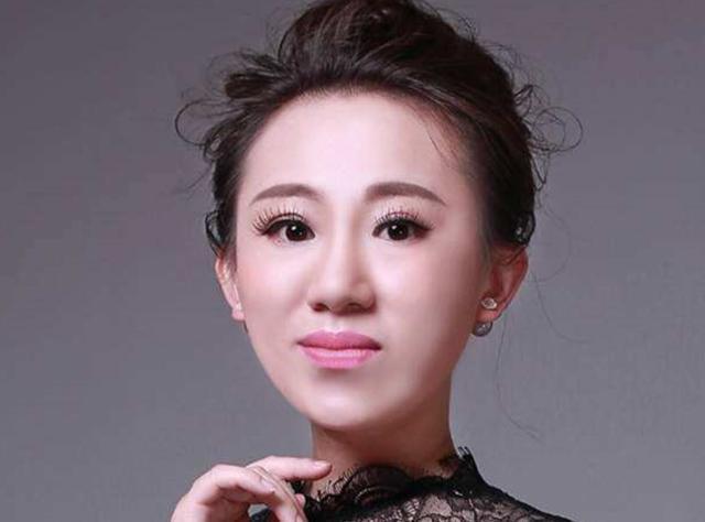 丫蛋因《不差钱》爆红,结束八年的婚姻后,现如今放飞自我