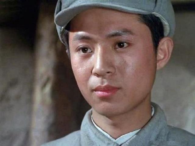 他是清皇室后裔,因演戏与父亲断绝关系,弃影从商后已成大富豪