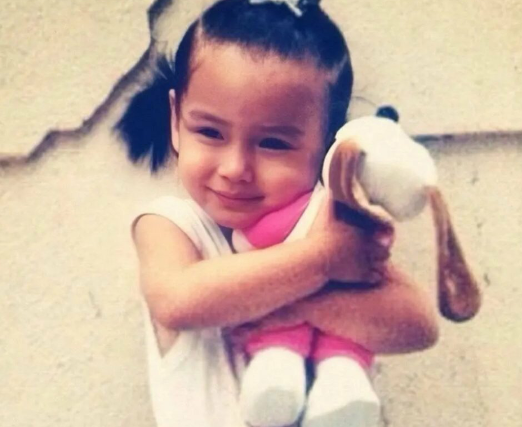 还在怀疑angelababy整容?看到她父母的照片,答案自然就出来了