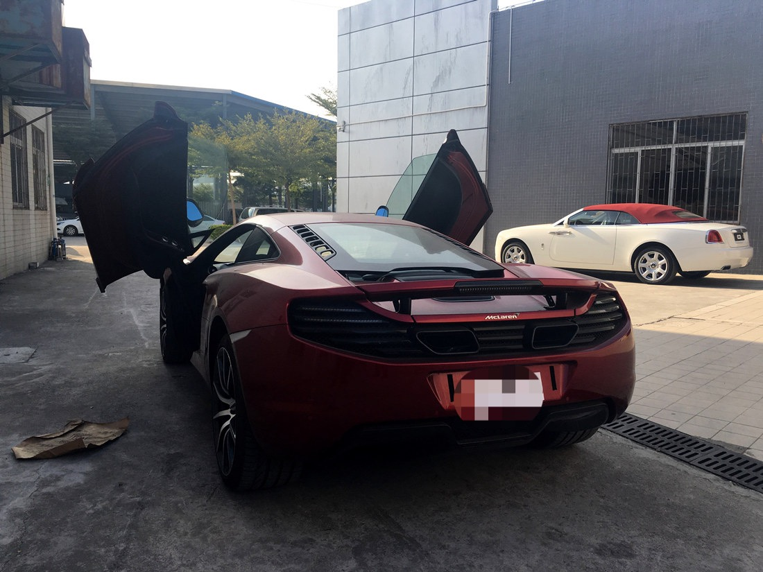 迈凯伦 MP4-12C Coupe 火山红