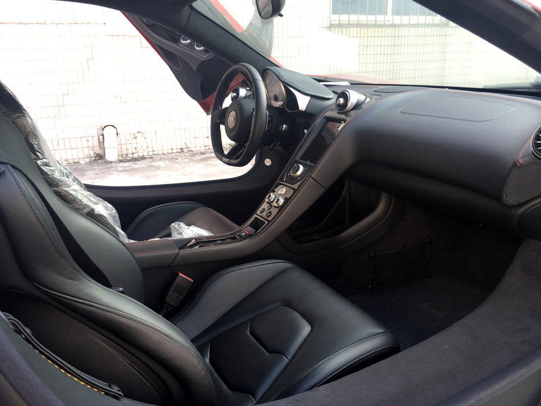 迈凯伦 mp4-12c coupe 火山红