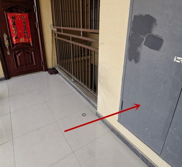 连廊边套房,3㎡走廊封起来当入户花园,邻居:都是公摊凭啥归你