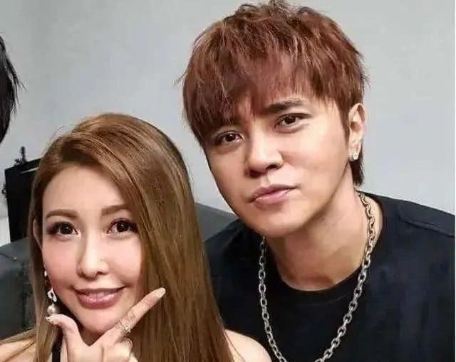 了,分手原因是因男方不尊重女性,多次出轨和女艺人简恺乐有不正当关系