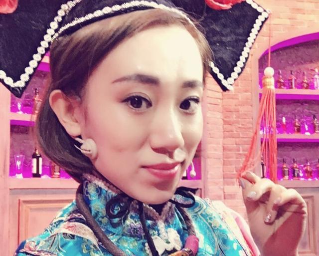 丫蛋因《不差钱》爆红,结束八年的婚姻后,现如今放飞自我