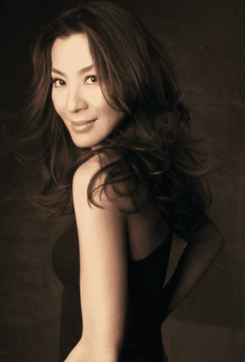 她26岁嫁入豪门隐退,经历5段感情3段婚姻,终情于大16岁老外|杨紫琼