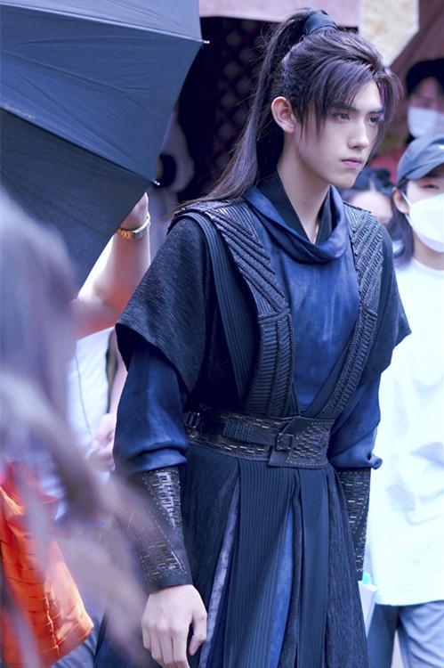 皓衣行高清路透罗云熙撑伞清冷飘逸20白衣狗子气质渐显