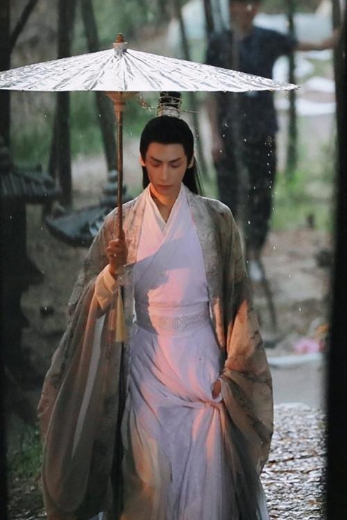 皓衣行高清路透罗云熙撑伞清冷飘逸20白衣狗子气质渐显