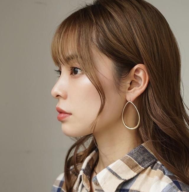 刘海两侧的头发才是关键剪对了脸看起来小很多