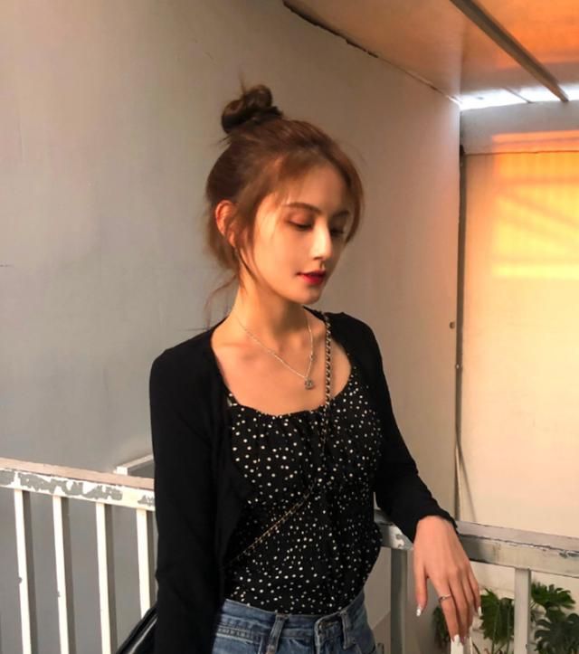 知名网红"甜仇"太敢穿,上衣还没内搭长,难怪能吸引王思聪