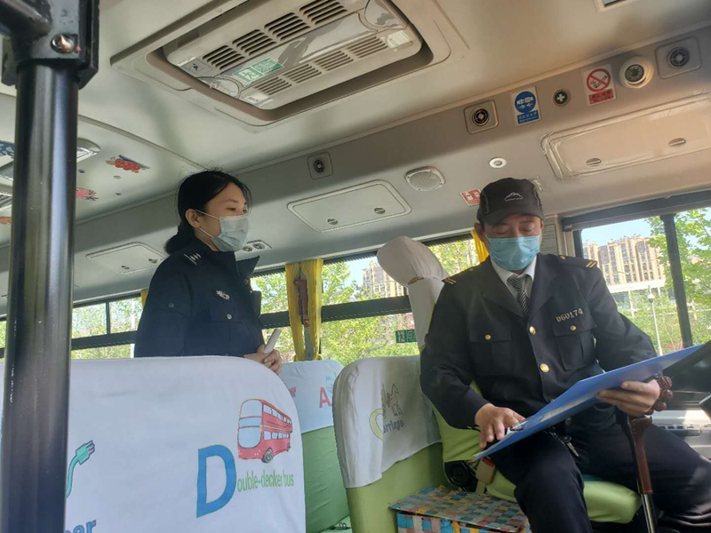青岛开发区交警多措并举 全力以“复”护航初三学子复学