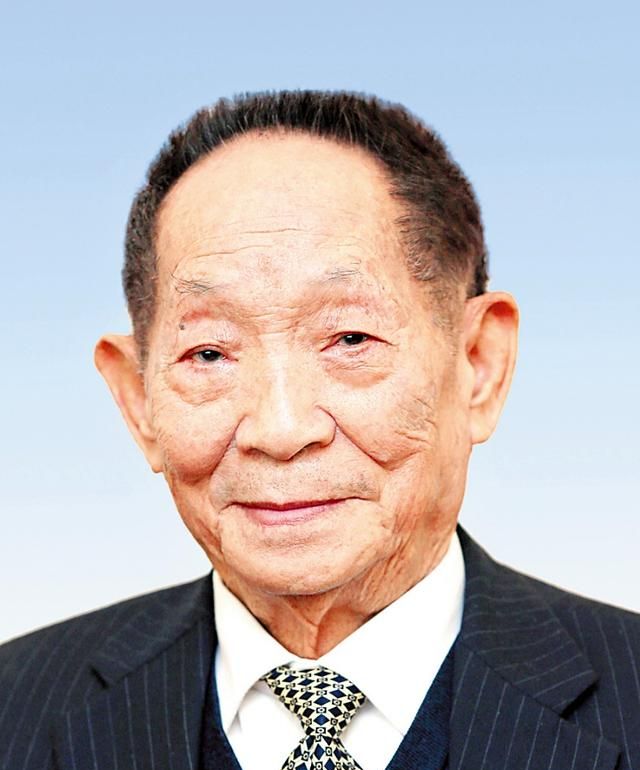 历史书上还健在的三位人物,个个都很了不起,请记住他们的伟大