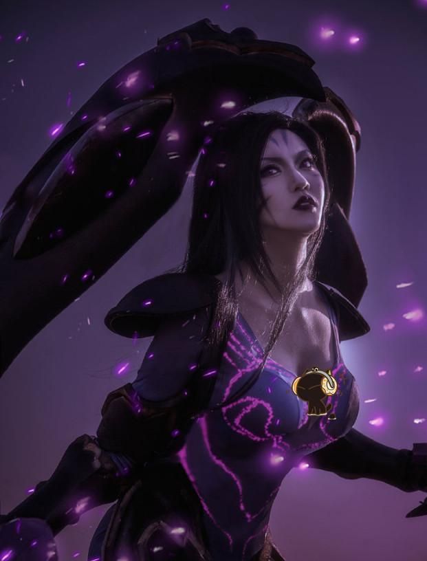 她在lol中命运悲惨,落入虚空是人还是怪物|卡莎|甲壳|小姐姐_新浪新闻