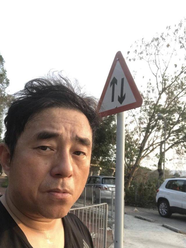 56岁香港男歌手父女恋修成正果 曾是不婚不育主义