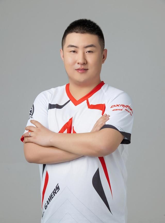 传奇狙神70kg再创名场面,刀杀世界冠军mvp,带领队伍成功复仇