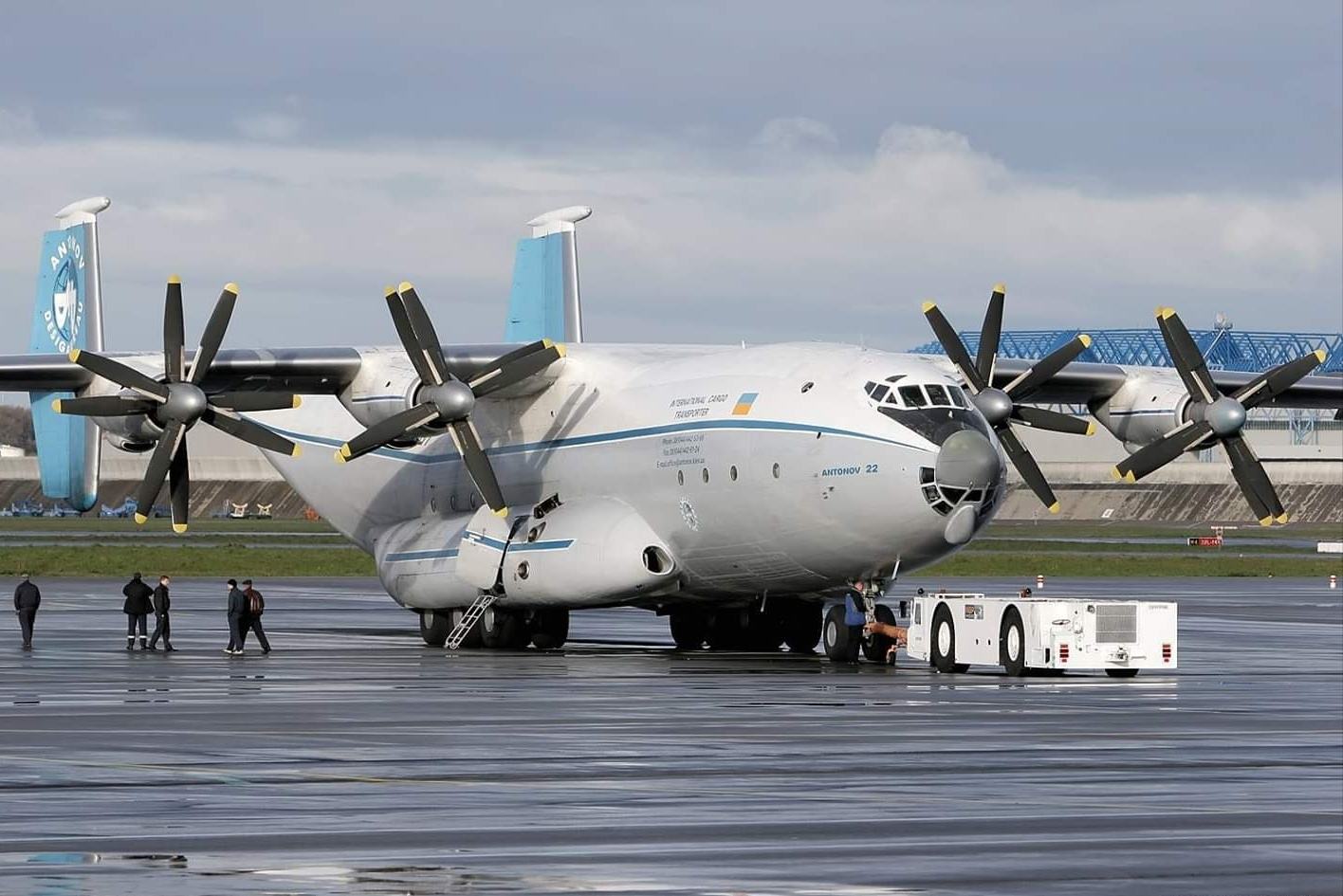 开启看飞机模式,俄军空中"怪物",世界最大运输机安22来了!